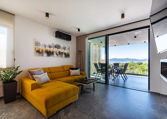 Apartamento Penthouse Liv Sukošan