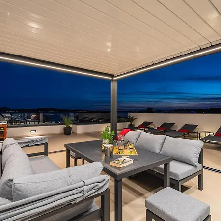 Апартаменты Penthouse Liv Сукошан